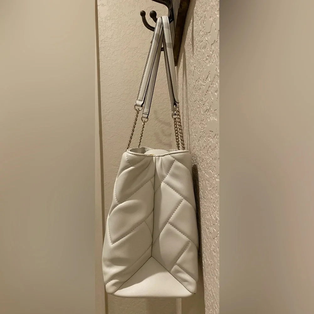 NWOT DKNY Medium Veronica Cream Quilted Satchel Shoulder Bag Gold-Tone Chain - Picture 8 of 16